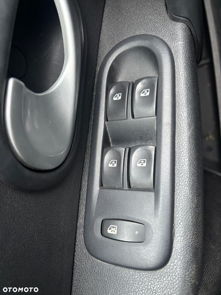 Renault Clio 1.2 16V All Inclusive - 6