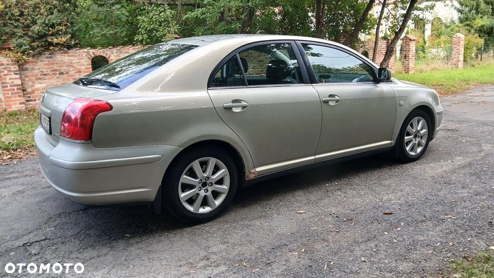 Toyota Avensis - 10