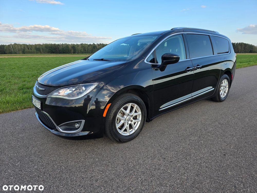 Chrysler Pacifica - 10