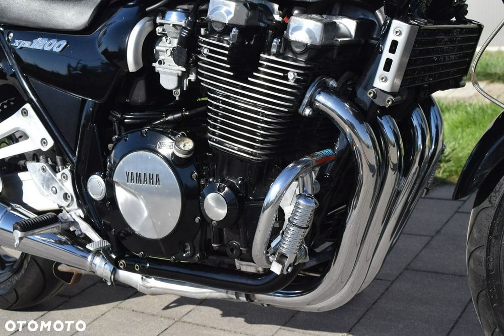 Yamaha XJR - 14