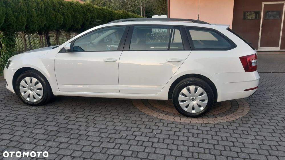 Skoda Octavia 1.6 TDI DSG Ambition - 23