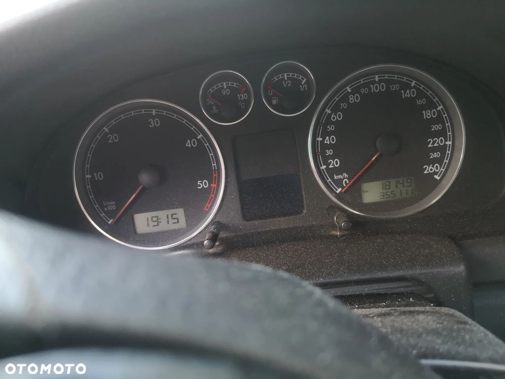 Volkswagen Passat 2.0 TDI Comfortline - 16