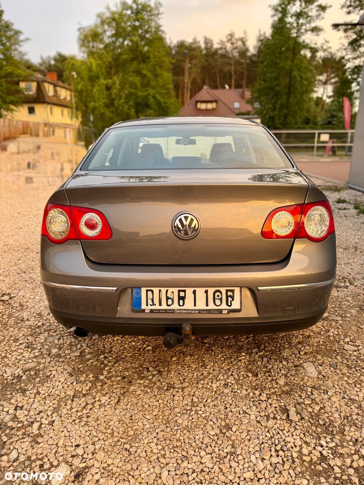 Volkswagen Passat 1.6 FSI Comfortline - 7