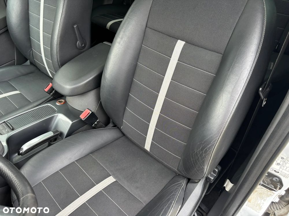 Ford Kuga 2.0 TDCi 2x4 Titanium - 17