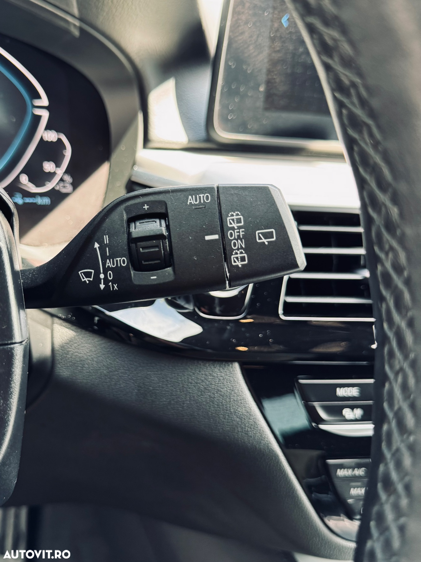 BMW Seria 5 530e xDrive Touring Aut. - 26