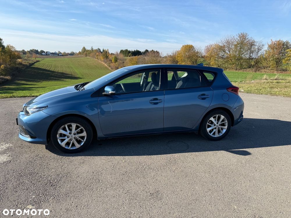 Toyota Auris 2017 photo 2