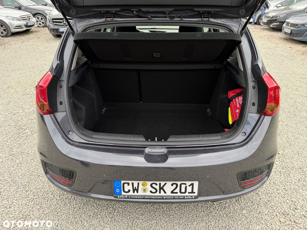 Kia Ceed 1.6 CRDi 136 ISG Dream-Team Edition - 35
