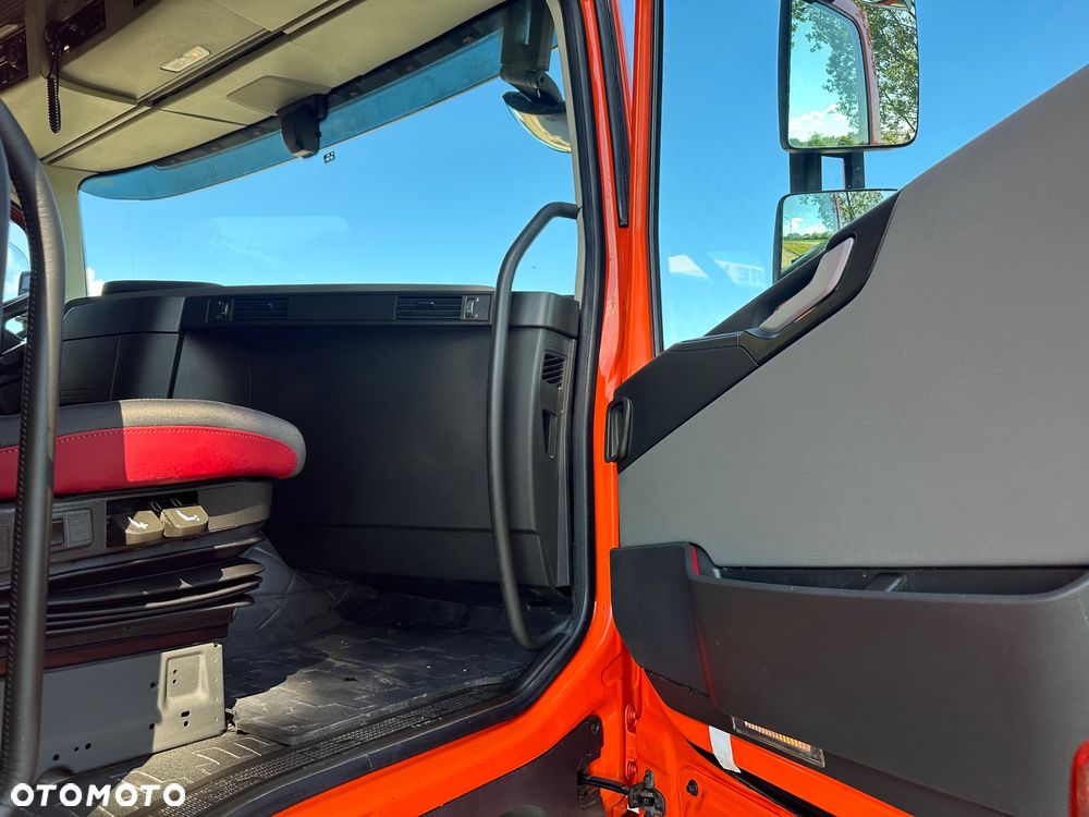 Volvo FH 500 8X2 WYWROTKA DO ZBOZA Z KOMPRESOREM - 24