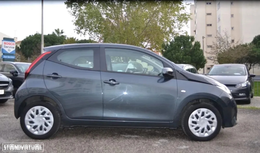 Toyota Aygo 1.0 X-Play Plus - 4