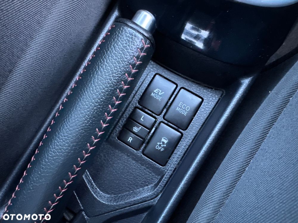 Toyota Yaris Hybrid 100 Selection Platinum - 30