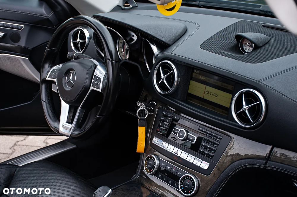 Mercedes-Benz SL - 16