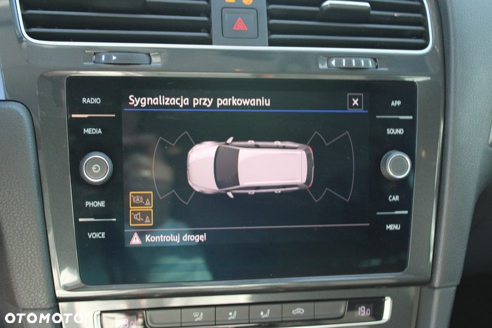 Volkswagen Golf - 22