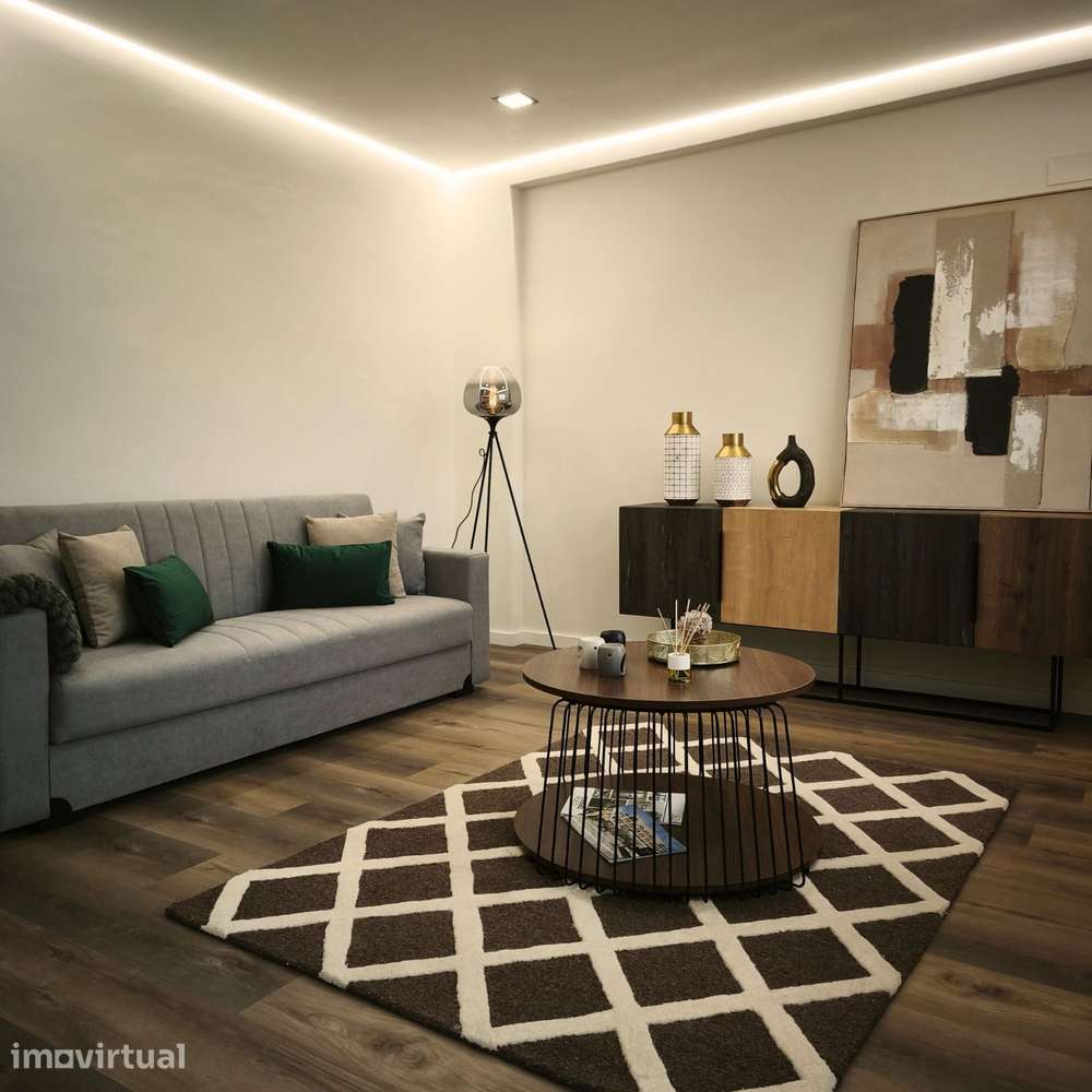 Apartamento T3 Renovado em Benfica com Excelente Luz Natural - Grande imagem: 3/18