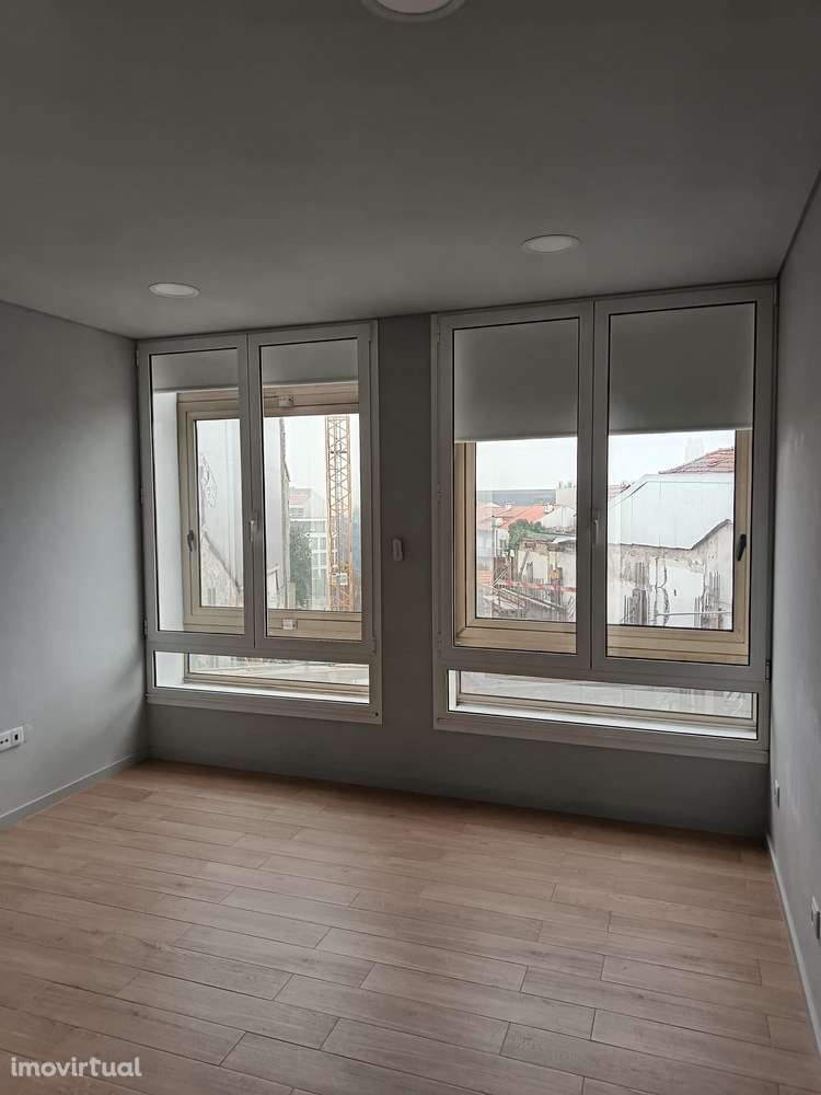 T1 Luminoso na Rua de Cedofeita - Grande imagem: 2/13