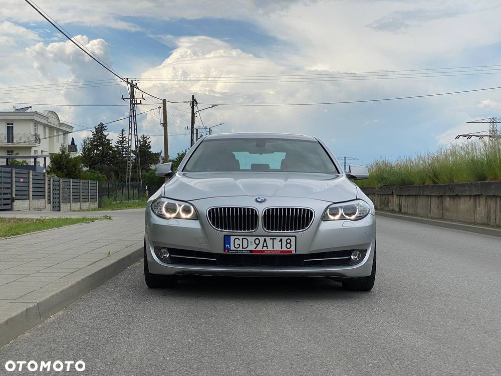 BMW Seria 5 528i xDrive Luxury Line - 2