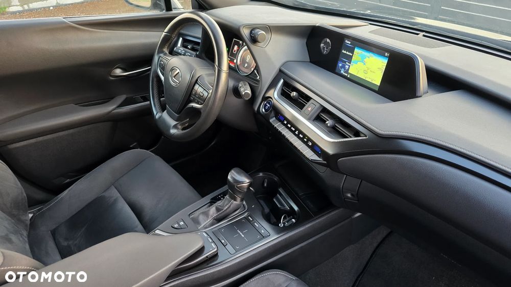 Lexus UX - 17