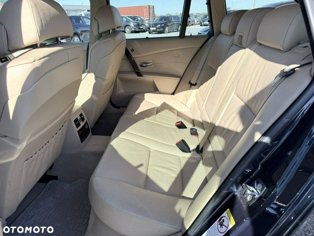 BMW Seria 5 525d - 15