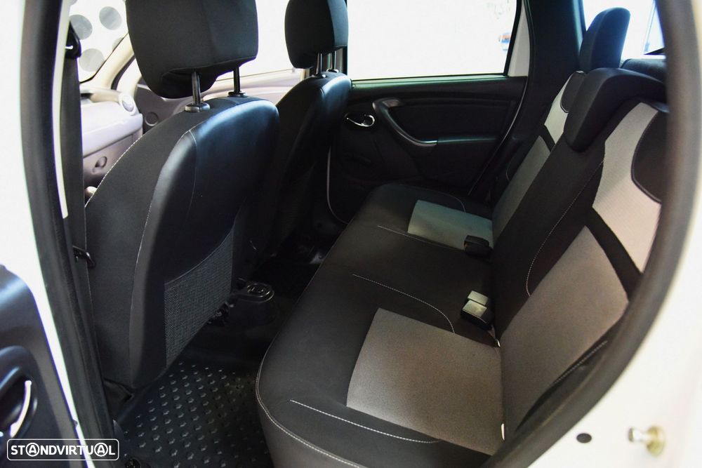 Dacia Duster 1.5 dCi SL Urban Explorer 4WD - 23