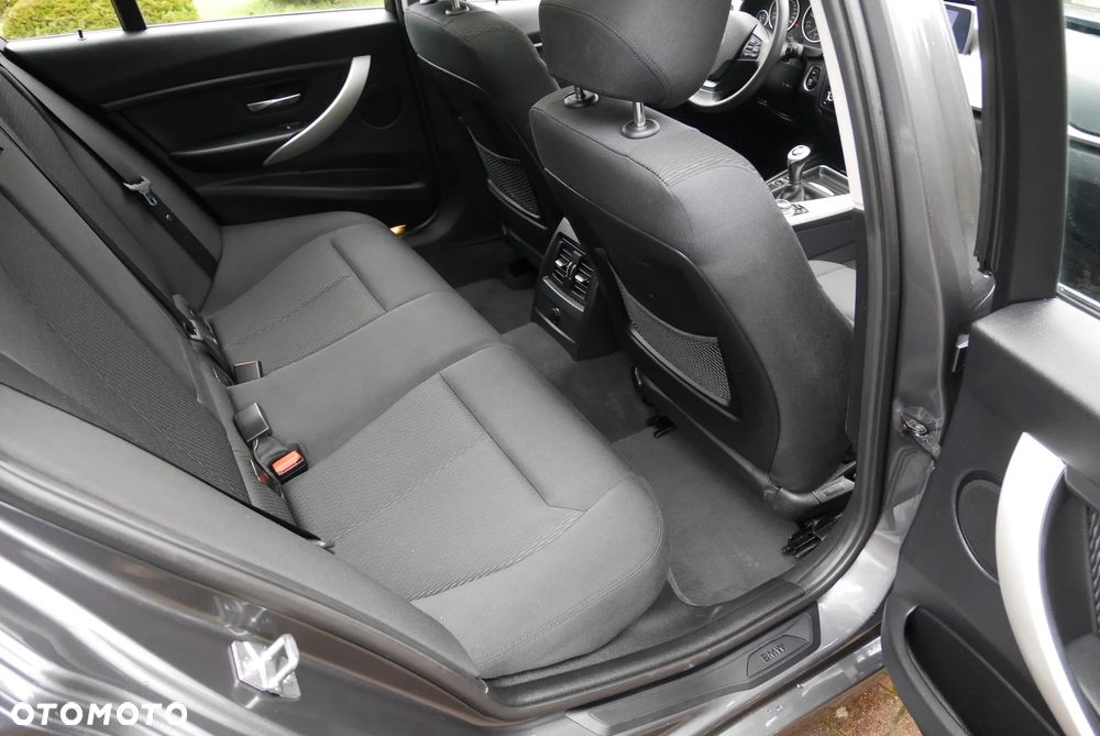 BMW Seria 3 318d - 17