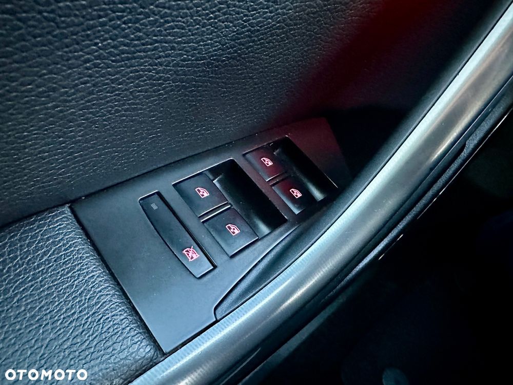 Opel Astra 1.4 Turbo Color Edition - 37