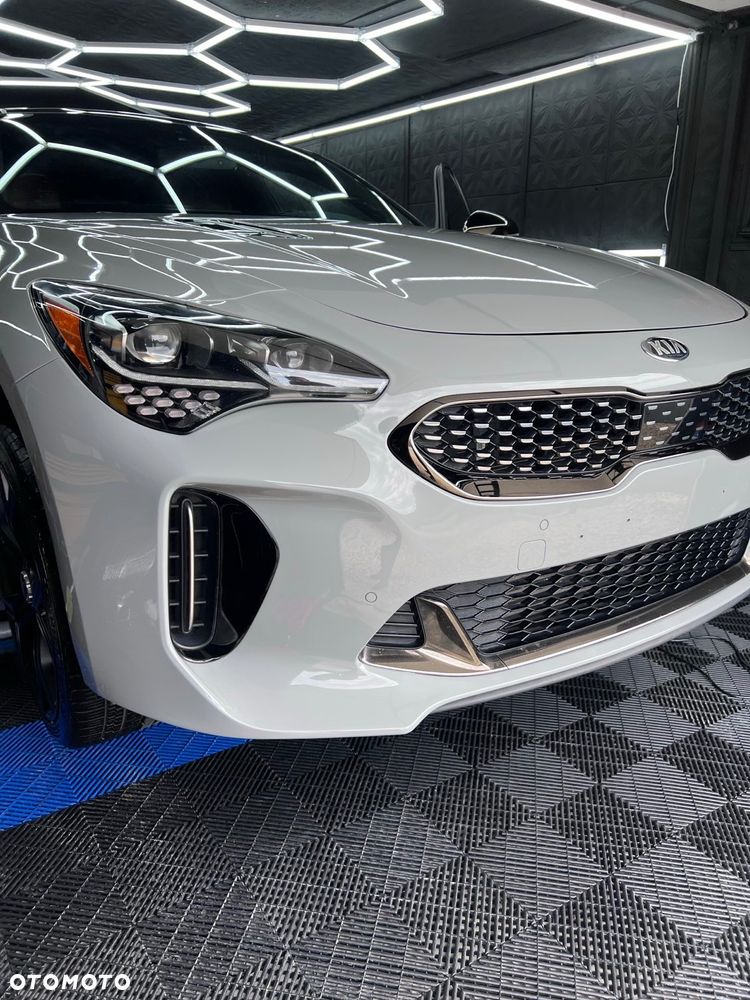 Kia Stinger - 15