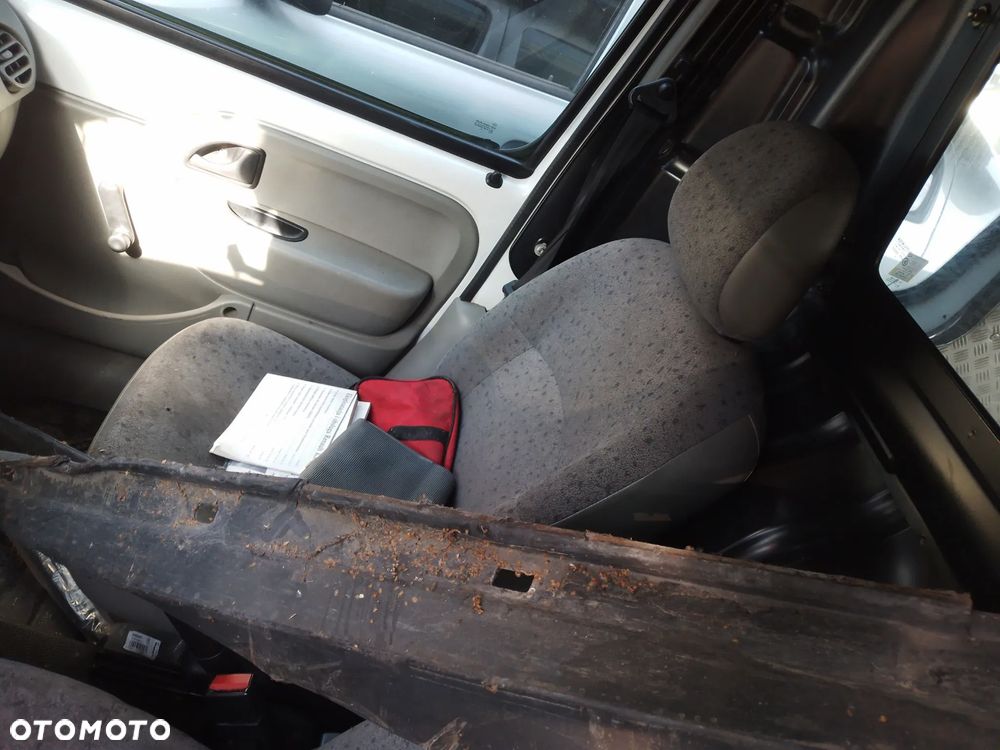RENAULT KANGOO I 03-08 1.5 DCI    LAMPA TYŁ LEWA - 24