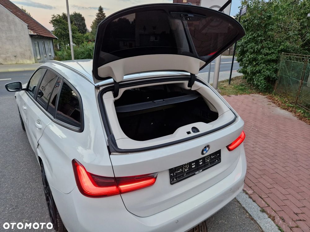 BMW Seria 3 320d Touring Luxury Line - 18