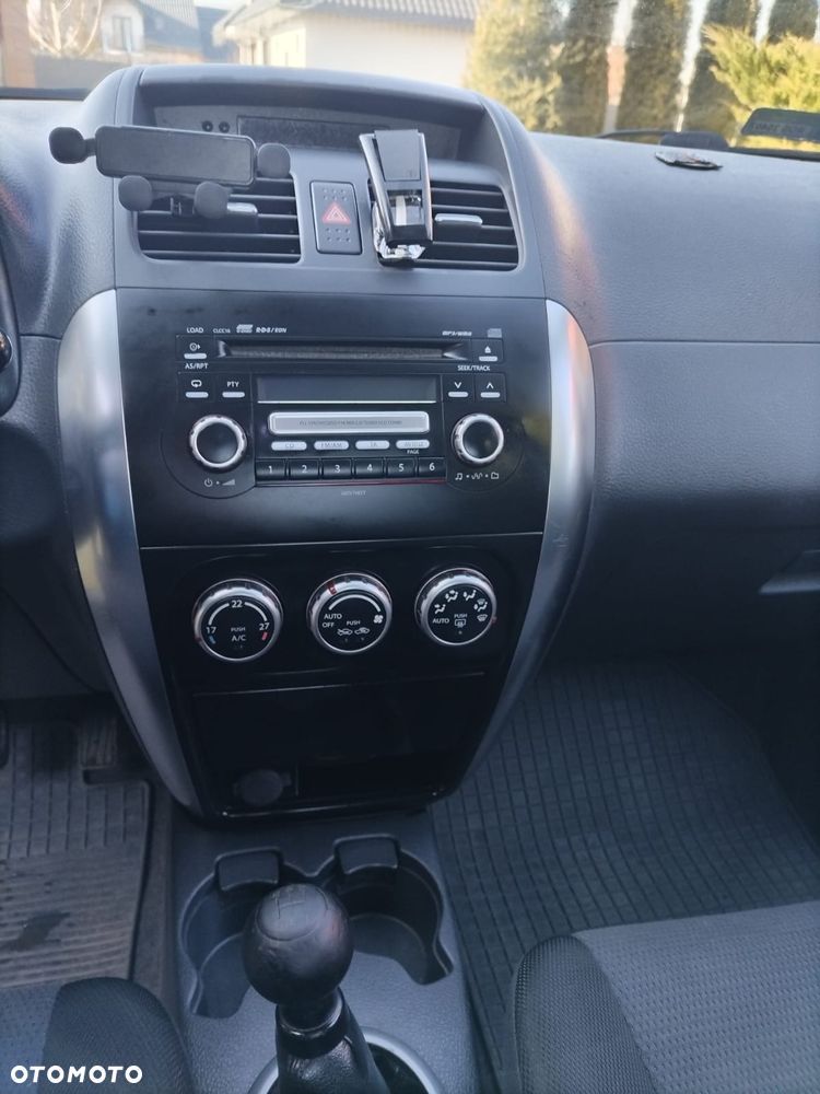 Suzuki SX4 1.6 GS / Premium - 11