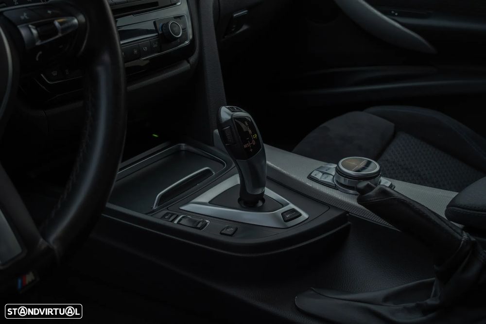 BMW 330 e iPerformance Pack M - 11