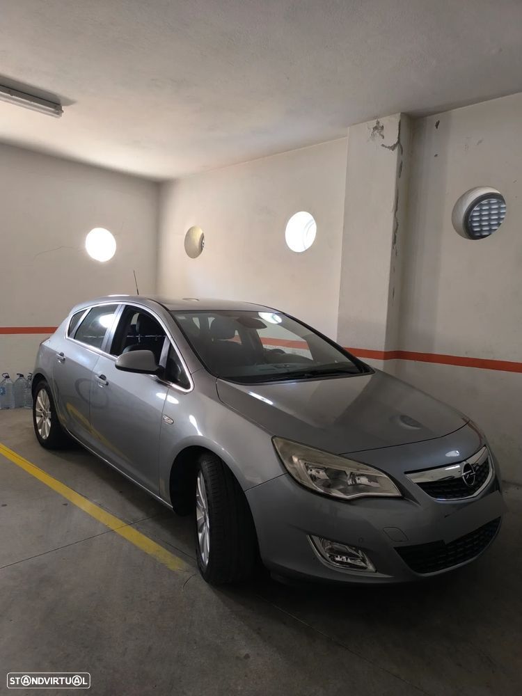 Opel Astra 1.7 CDTi Cosmo - 1