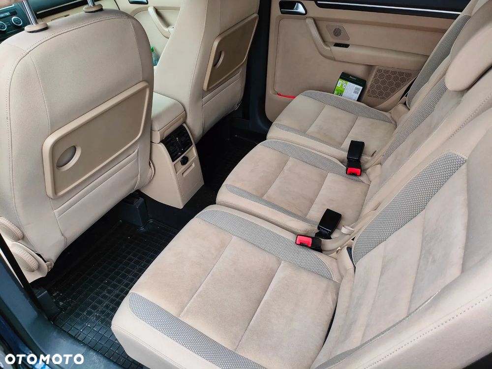 Volkswagen Touran 2.0 TDI DPF Highline DSG - 13