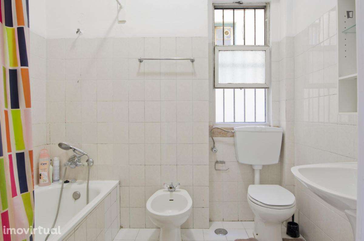 Quarto - localizado em Intendente Lisbon - Grande imagem: 2/15