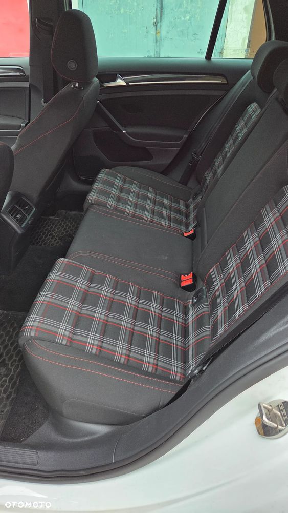 Volkswagen Golf - 15