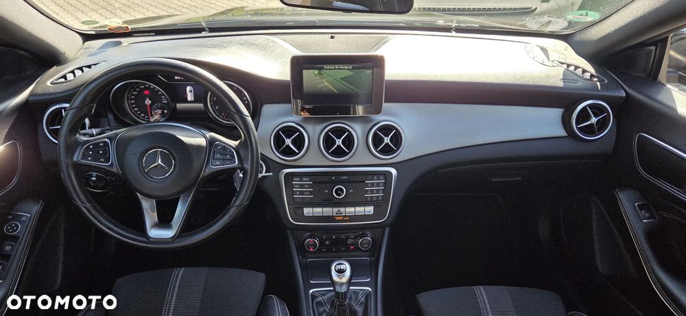Mercedes-Benz CLA 200 Peak Edition - 13