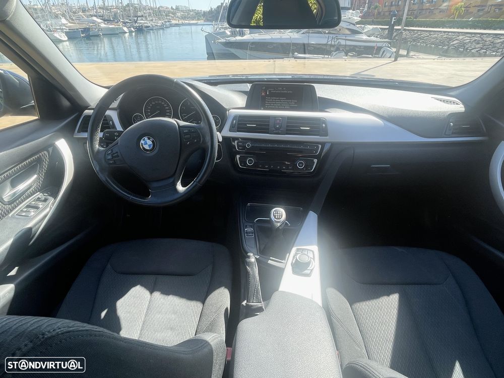 BMW 318 d Touring xDrive Advantage - 8
