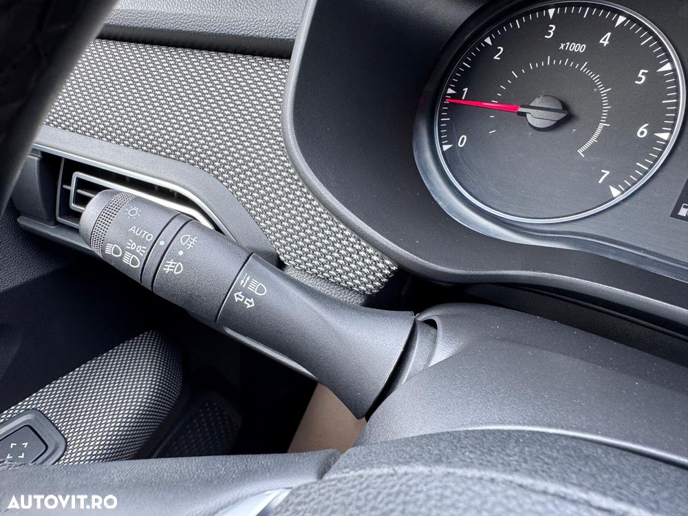 Dacia Logan TCe 90 Essential - 23