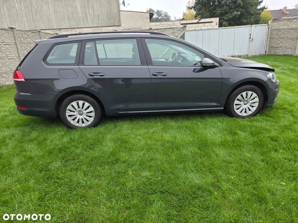 Volkswagen Golf - 6