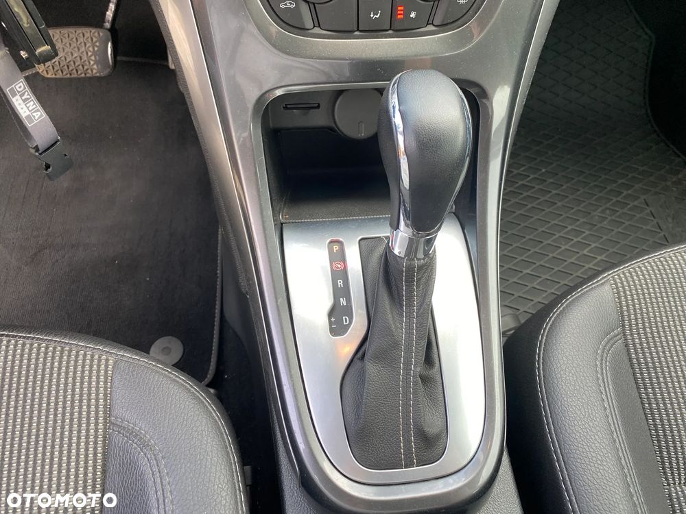 Opel Astra IV 1.4 T Cosmo - 12