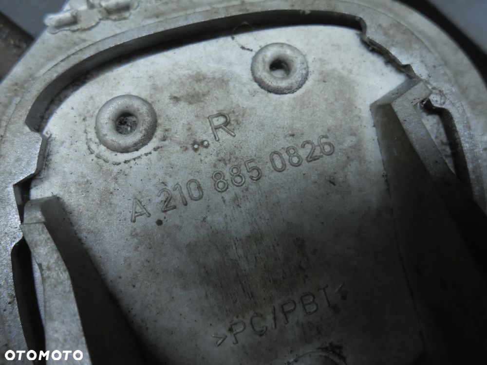 ZAŚLEPKA SPRYSKIWACZA LEWA MERCEDES E A2108850826A2108850726 - 2