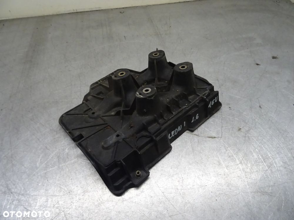 SEAT LEON I 1.6B PODSTAWA AKUMULATORA 1J0015333 - 5