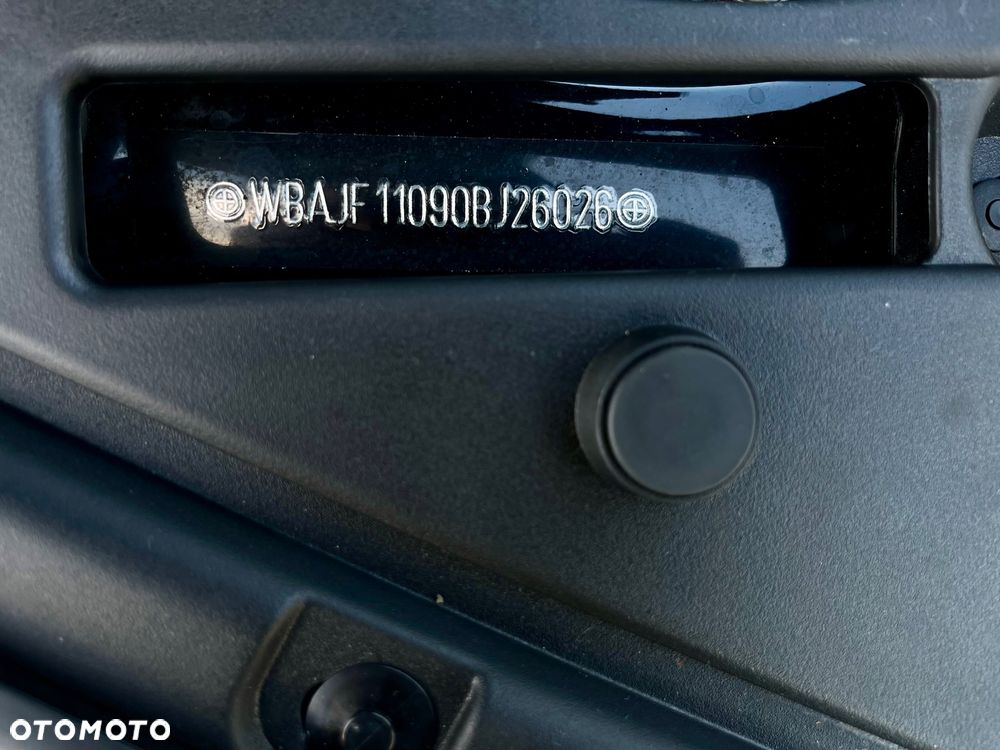 BMW Seria 5 518d - 33