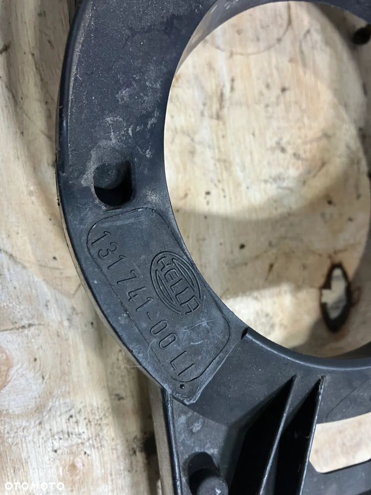 OKULAR BMW E32 E34 PRAWY LEWY KRATKA OSŁONA 131741-00LI 8147910 843174L - 3