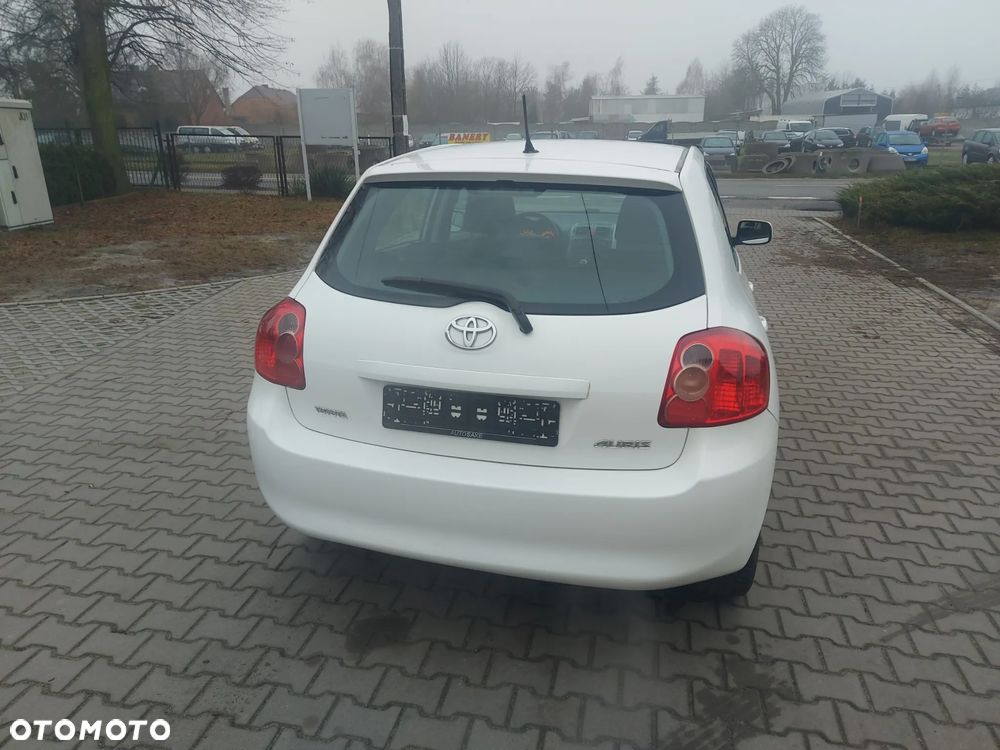 Toyota Auris 1.6 VVT-i Executive - 6
