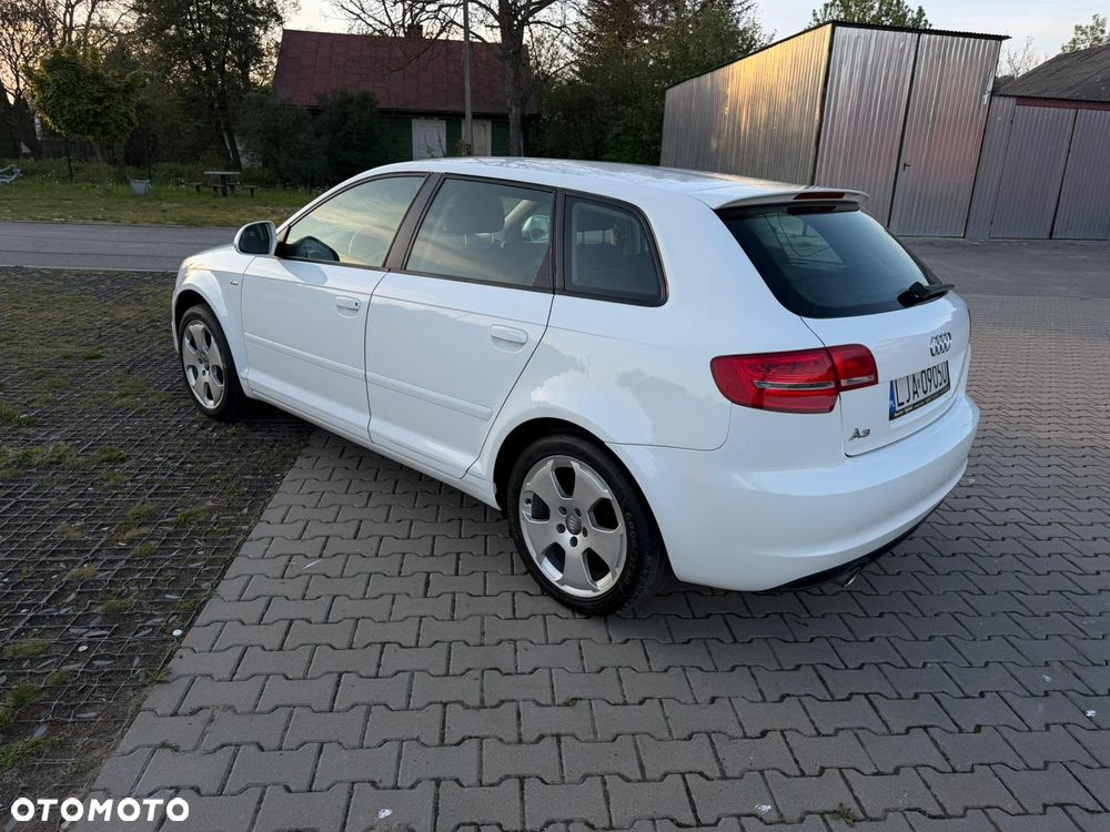 Audi A3 Sportback 1.6 TDI DPF Ambiente - 4
