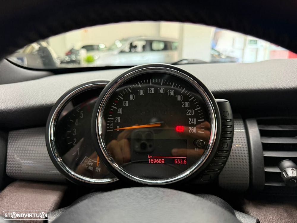 MINI 3 Portas Cooper D Auto - 13
