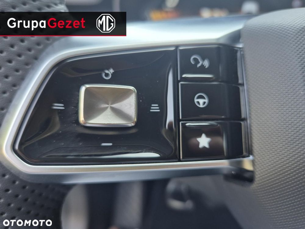 MG ZS - 11