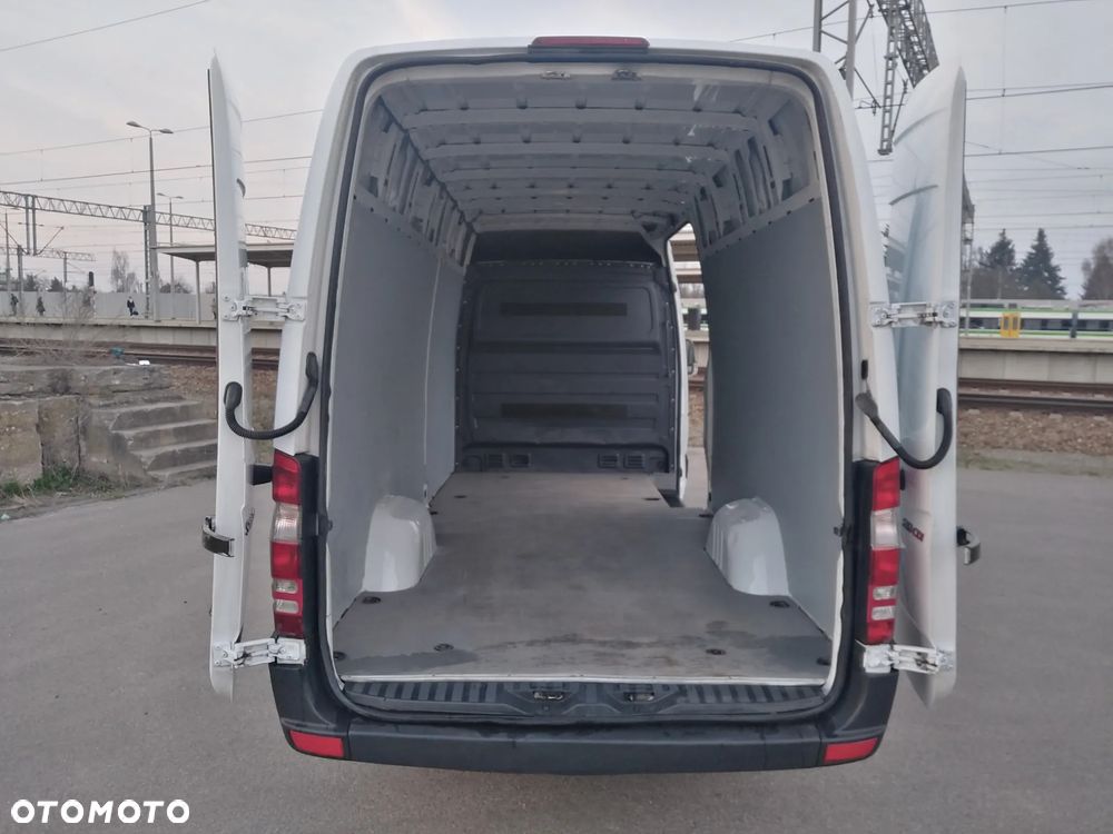 Mercedes-Benz Sprinter - 10