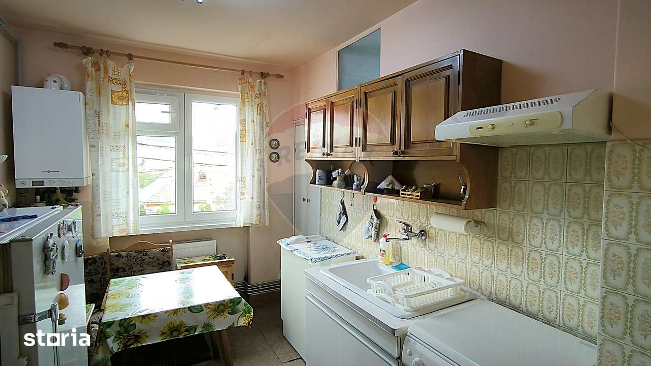 Apartament 3 camere, Centru , etaj 2 — fotografia 1