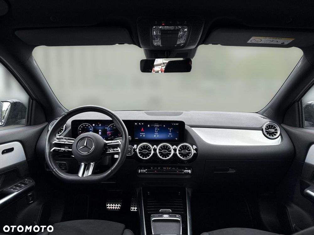 Mercedes-Benz GLA - 14