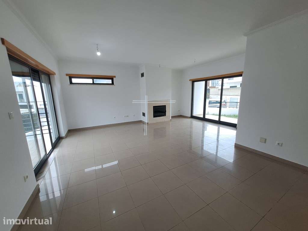 Moradia isolada T5 renovada, arquitetura contemporânea com garagem ... - Grande imagem: 3/41